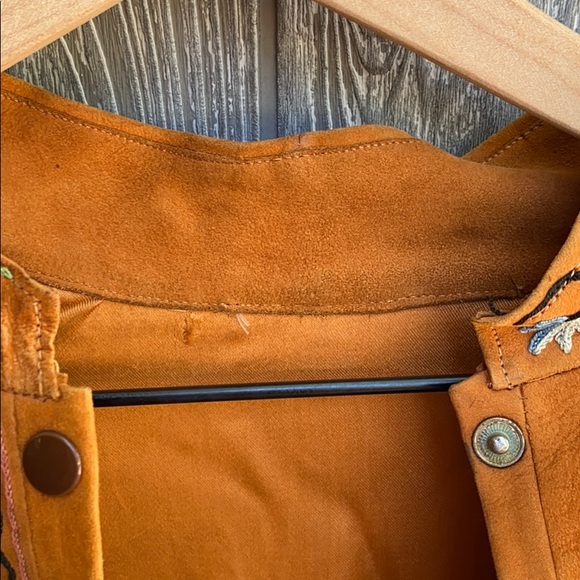 SOLD Vintage 70’s Suede Boho Floral Embroidered - Picture 13 of 16